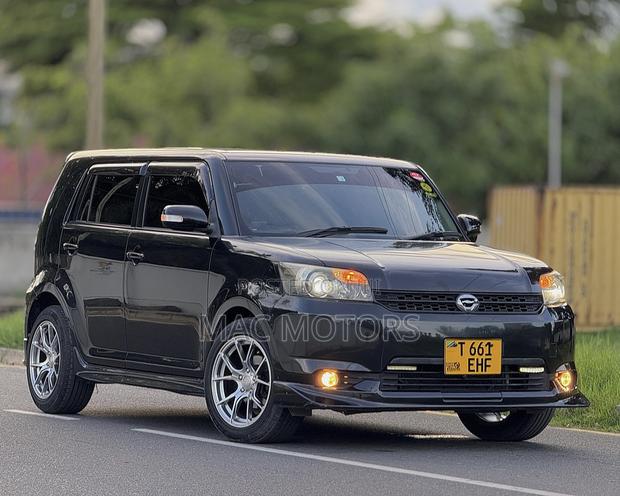 Toyota Corolla Rumion Hatchback 1.5 FWD 2010 Black