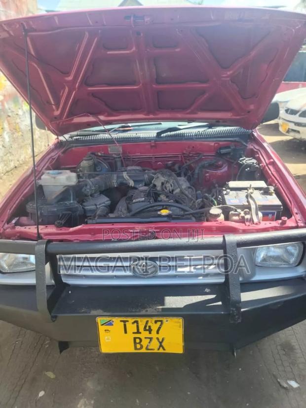 Toyota Hilux 2003 Red
