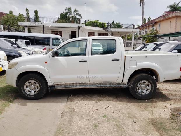 Toyota Hilux 2.5 Cab 2005 White