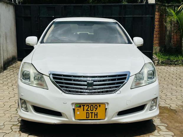 Toyota Crown 2008 White