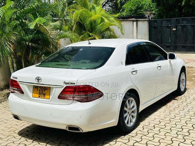 Toyota Crown 2008 White