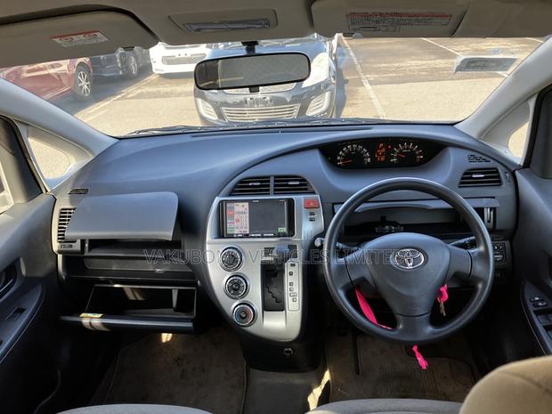 Toyota Ractis 2007 Gray