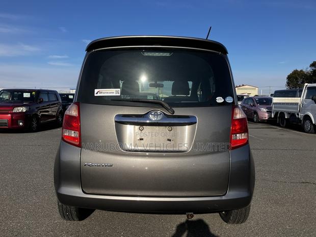 Toyota Ractis 2007 Gray