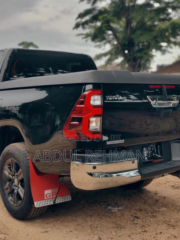 Toyota Hilux 2020 Black