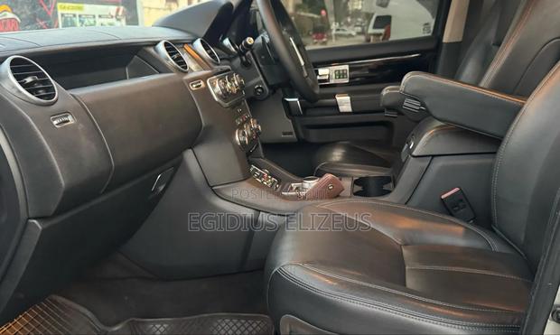 Land Rover Discovery 2012 Silver