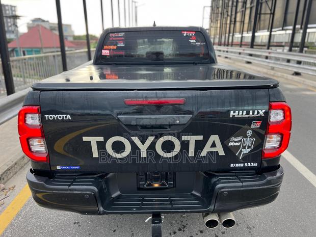 Toyota Hilux 2022 Matt Black