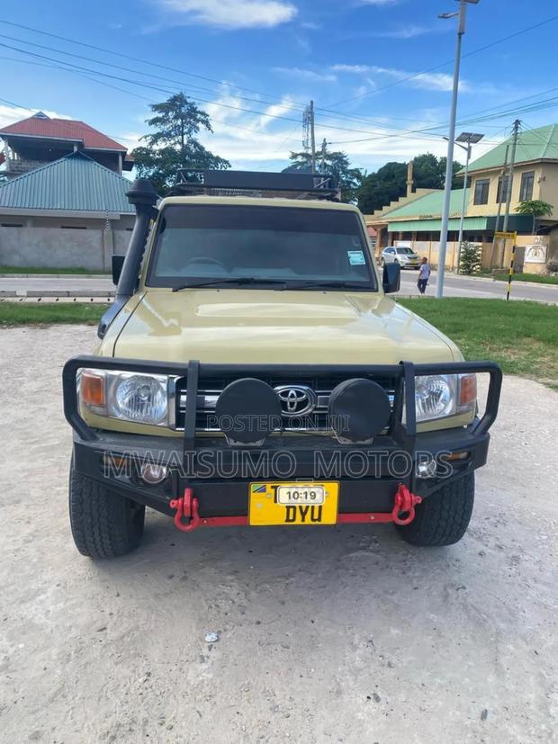 Toyota Land Cruiser 2013 Beige