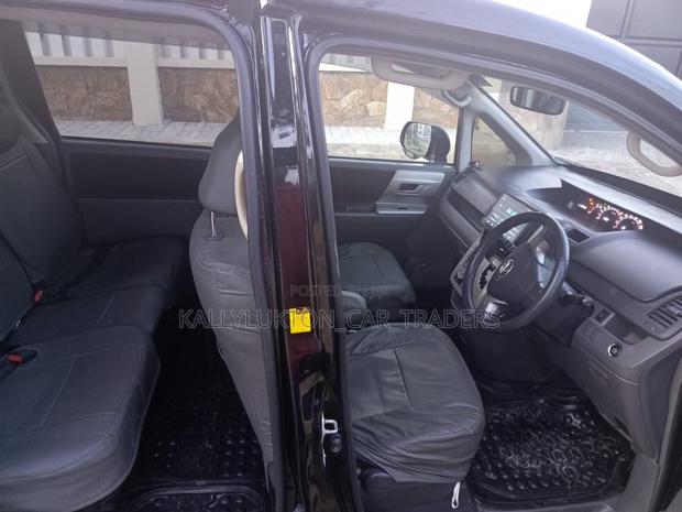 Toyota Noah 2009 Black