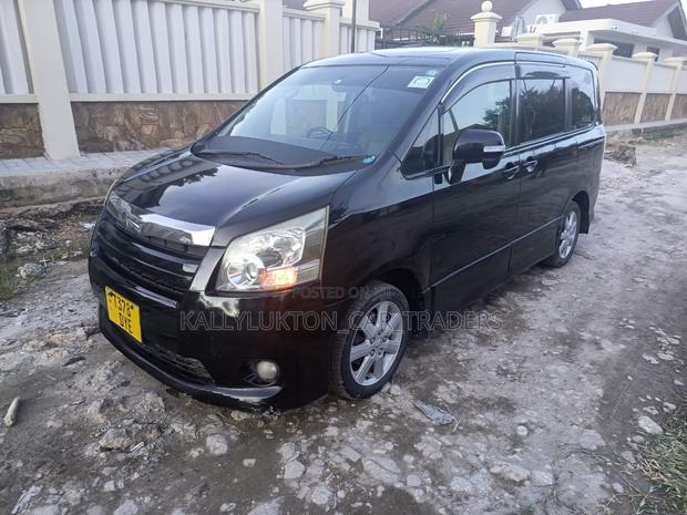 Toyota Noah 2009 Black