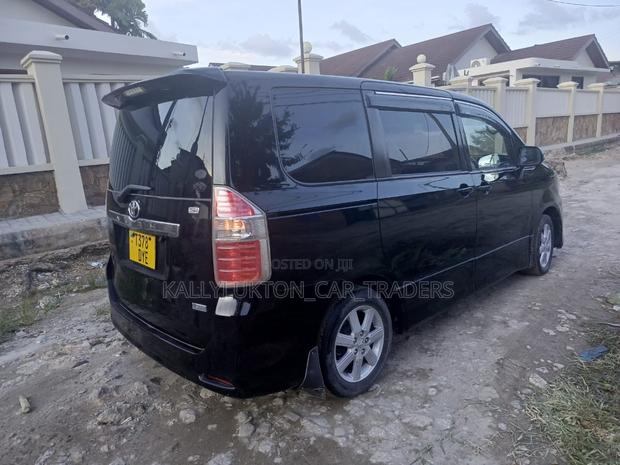 Toyota Noah 2009 Black
