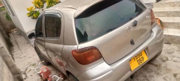Toyota Vitz 2005 Gold