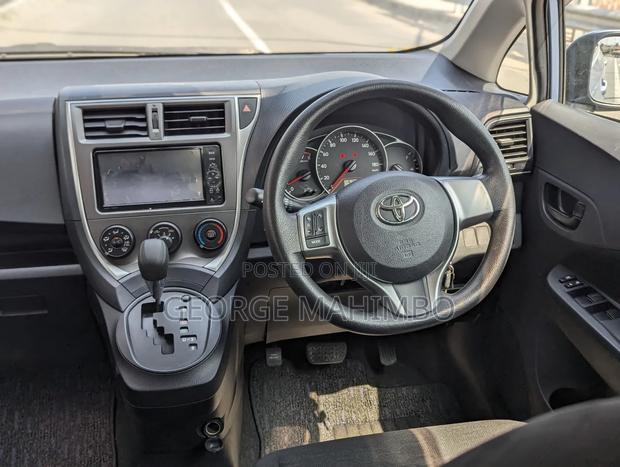 Toyota Ractis 2012 Silver