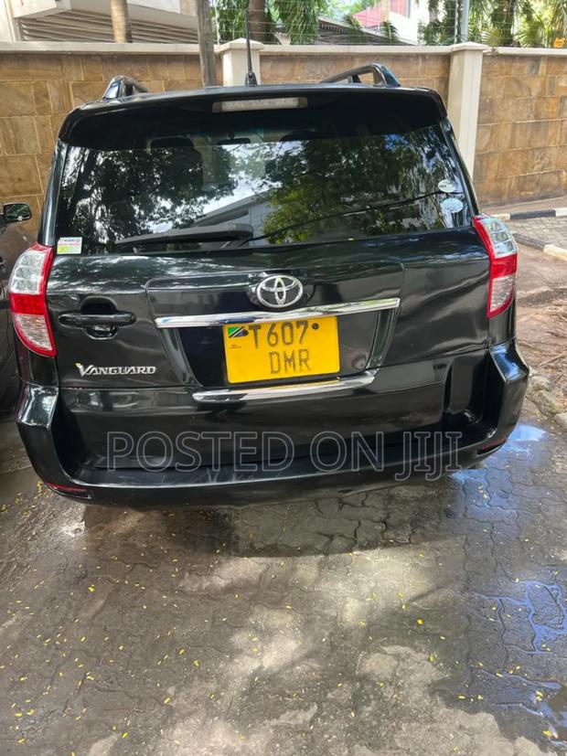 Toyota Vanguard 2011 Black