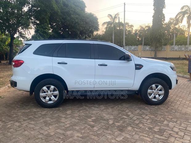 Ford Everest 2018 White
