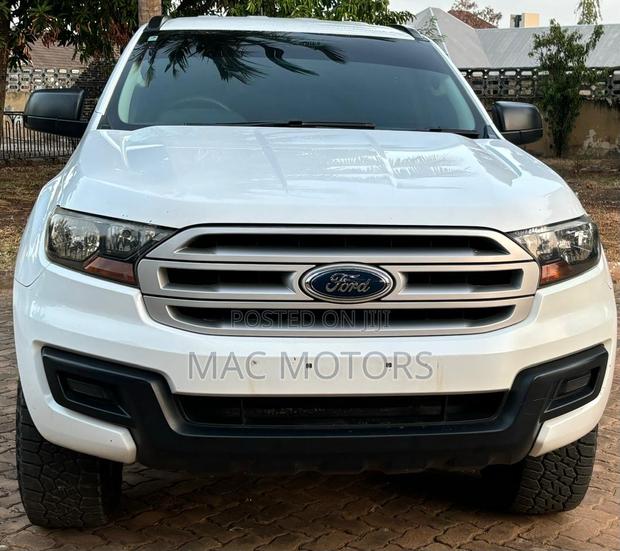 Ford Everest 2018 White