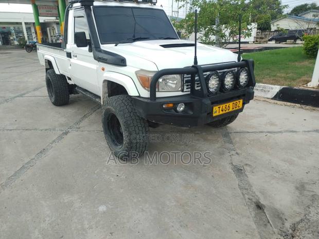 Toyota Land Cruiser 2014 White