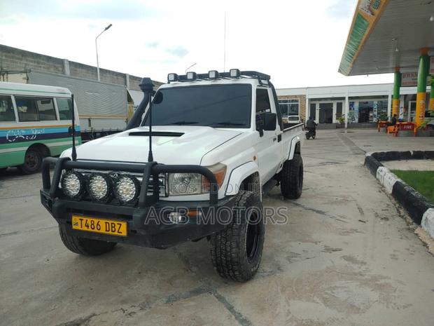 Toyota Land Cruiser 2014 White