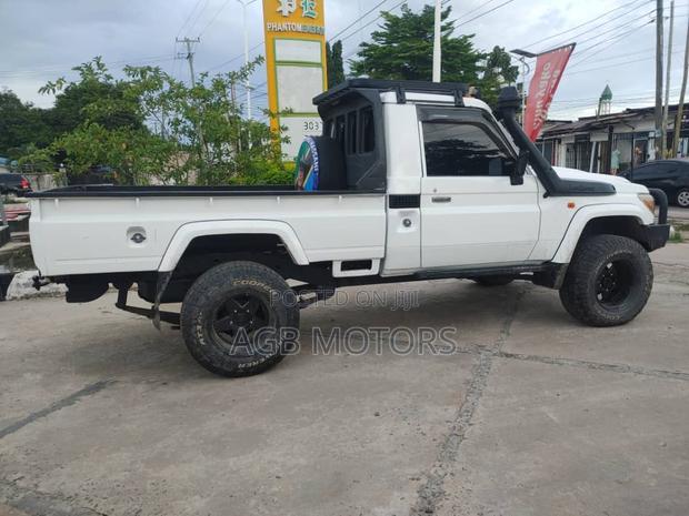 Toyota Land Cruiser 2014 White