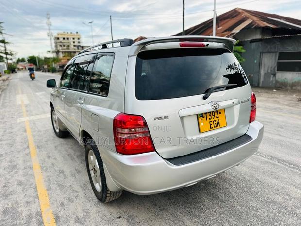 Toyota Kluger 2009 Silver