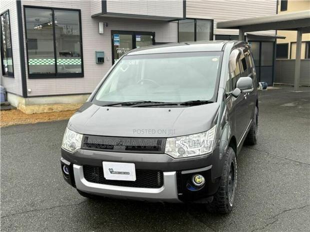 Mitsubishi Delica 2012 Gray