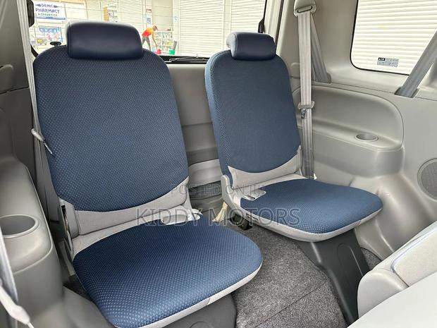 Toyota Sienta 2006 Silver