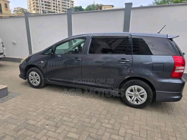 Toyota Wish 2005 Gray
