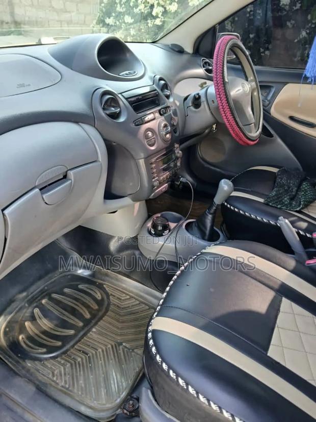 Toyota Vitz 2003 Silver