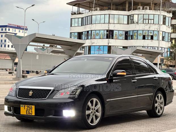 Toyota Crown 2004 Black