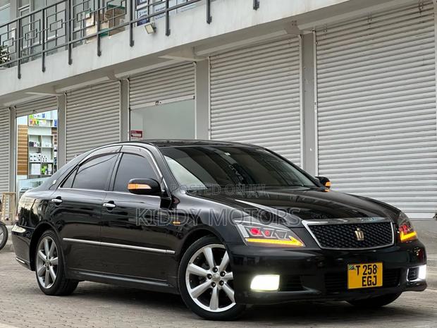 Toyota Crown 2004 Black