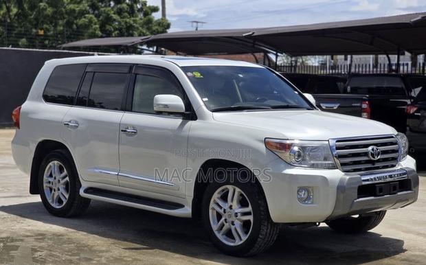 Toyota Land Cruiser 4.6 V8 ZX 2011 White
