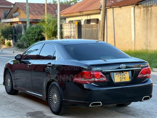 Toyota Crown 2011 Black