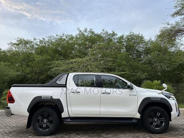 Toyota Hilux 2020 Off white
