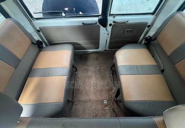Toyota Land Cruiser 2011 Pearl