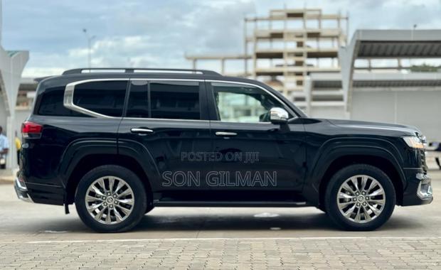 Toyota Land Cruiser 2023 Black