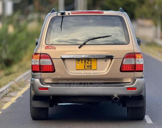 Toyota Land Cruiser 2001 Gold