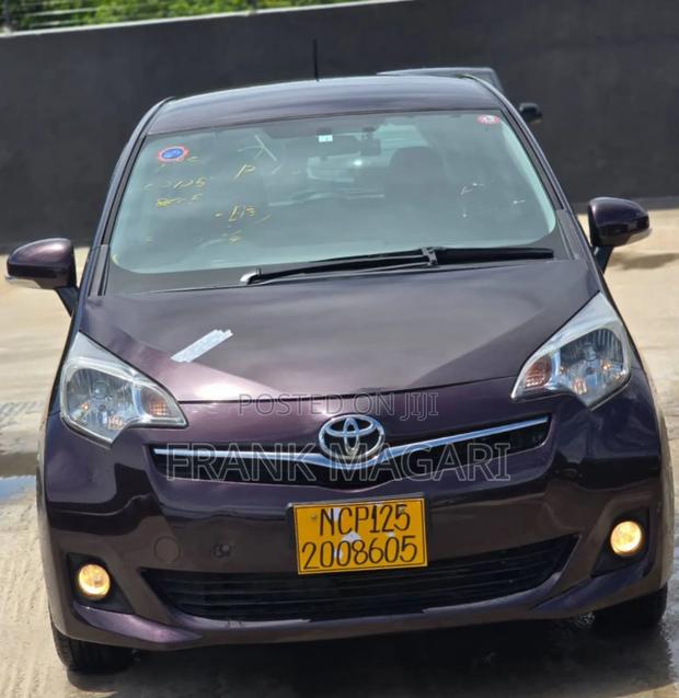 Toyota Ractis 1.5 FWD 2011 Burgundy