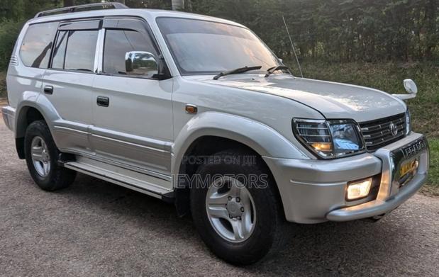 Toyota Land Cruiser Prado 2000 Off white