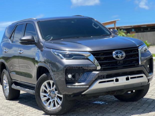 Toyota Fortuner 2022 Gray