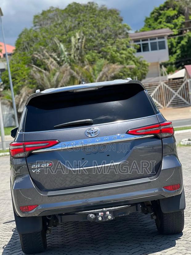 Toyota Fortuner 2022 Gray