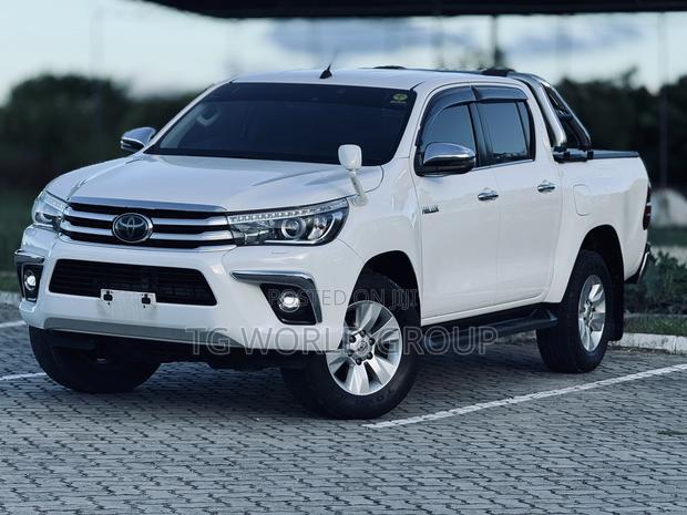 Toyota Hilux 2018 White