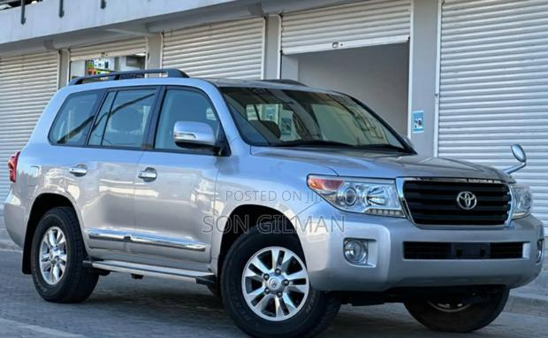 Toyota Land Cruiser 2010 Silver