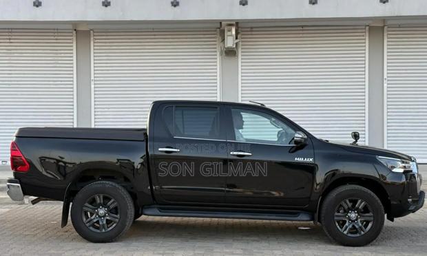 Toyota Hilux 2022 Black