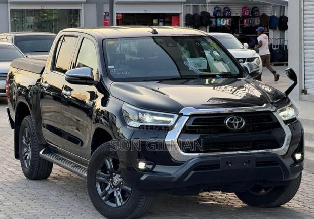 Toyota Hilux 2022 Black