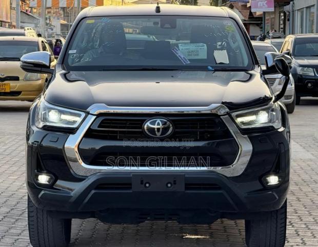 Toyota Hilux 2022 Black