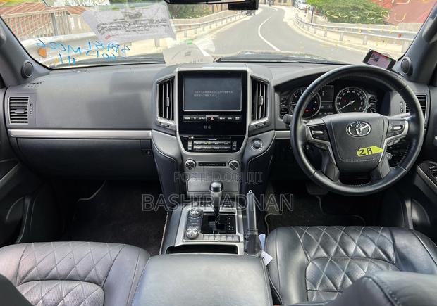 Toyota Land Cruiser 4.6 V8 ZX 2016 Black