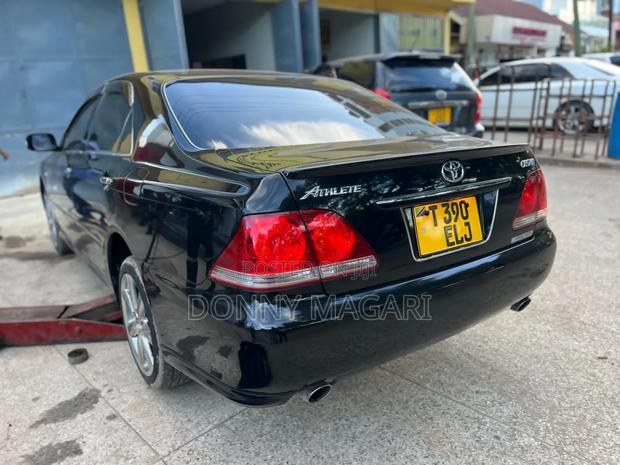 Toyota Crown 2006 Black