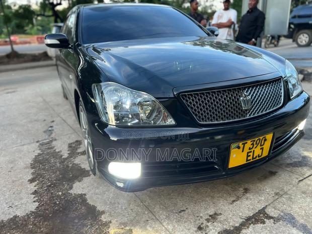 Toyota Crown 2006 Black