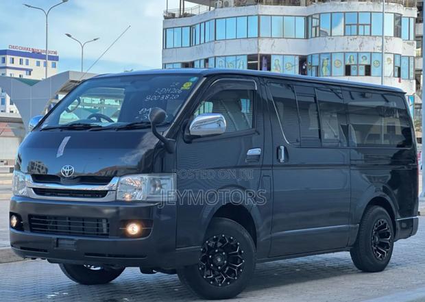 Toyota HiAce 2009 Gray