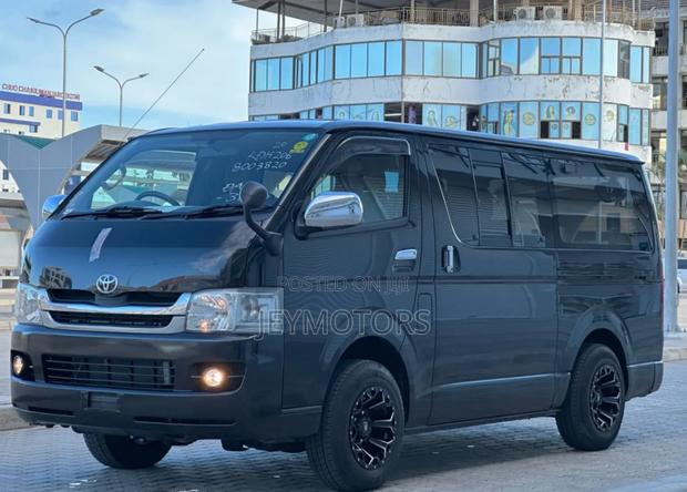 Toyota HiAce 2009 Gray