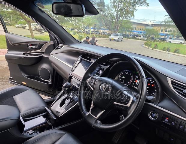 Toyota Harrier 2.0 2017 Black